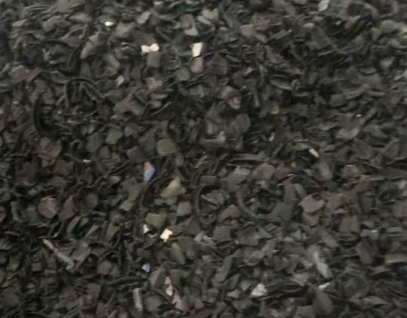 精选高韧黑色再生破碎料 PP / HDPE